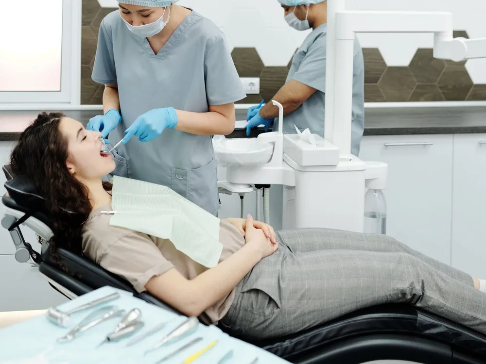 Equipo profesional de Dental Stocks trabajando